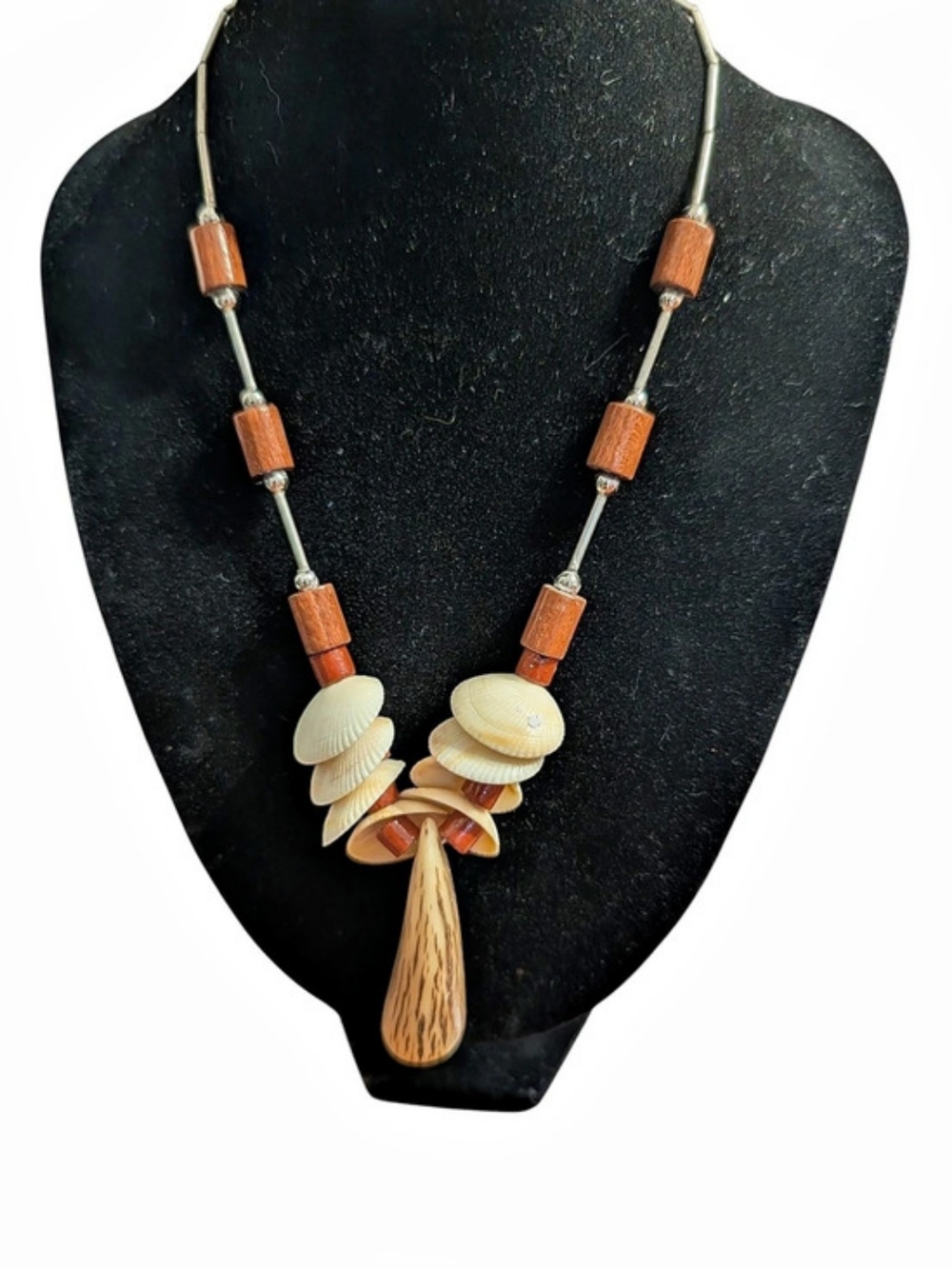14 Inch Shell Pendant Necklace